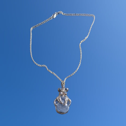 Smile flower vase necklace