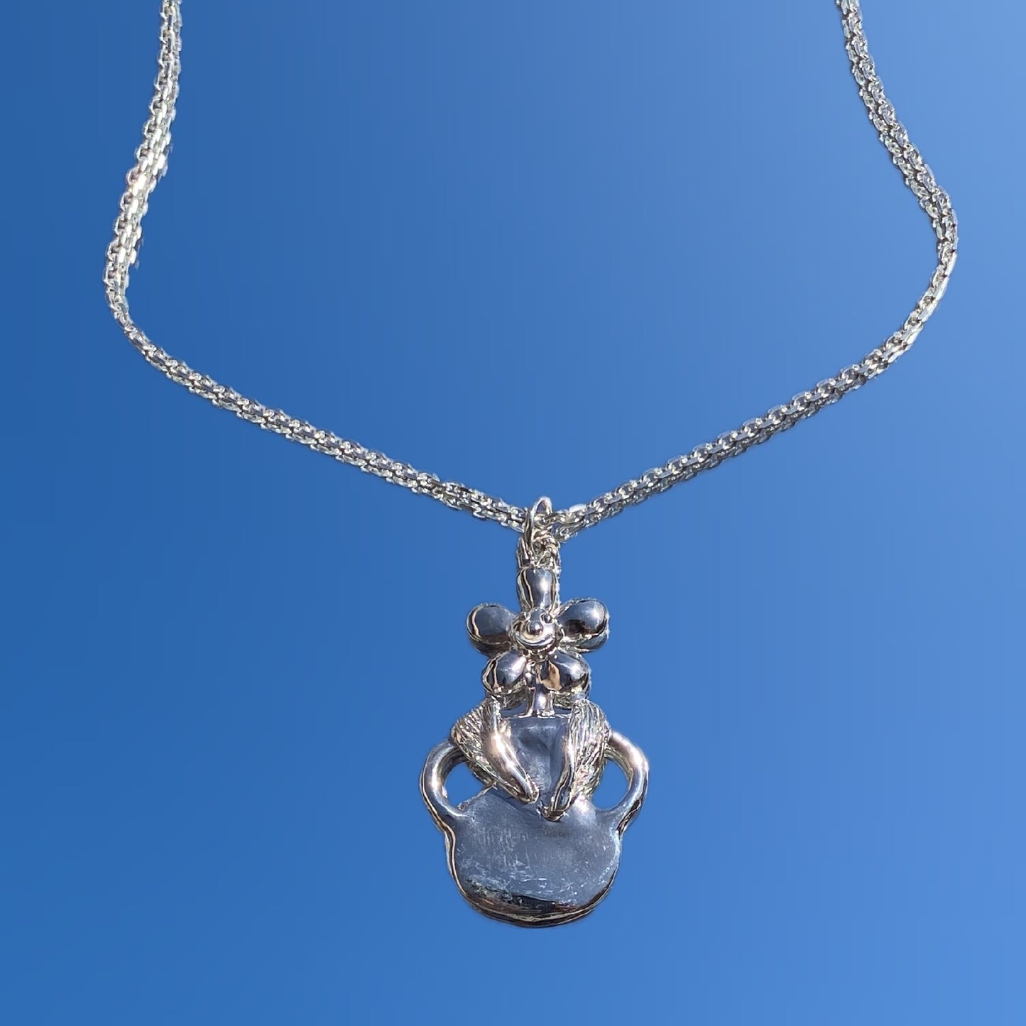 Smile flower vase necklace