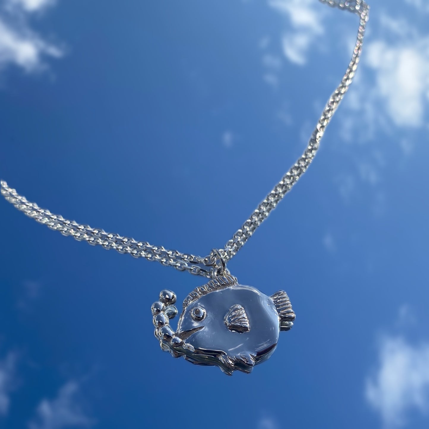 Cute fish by Elia necklace