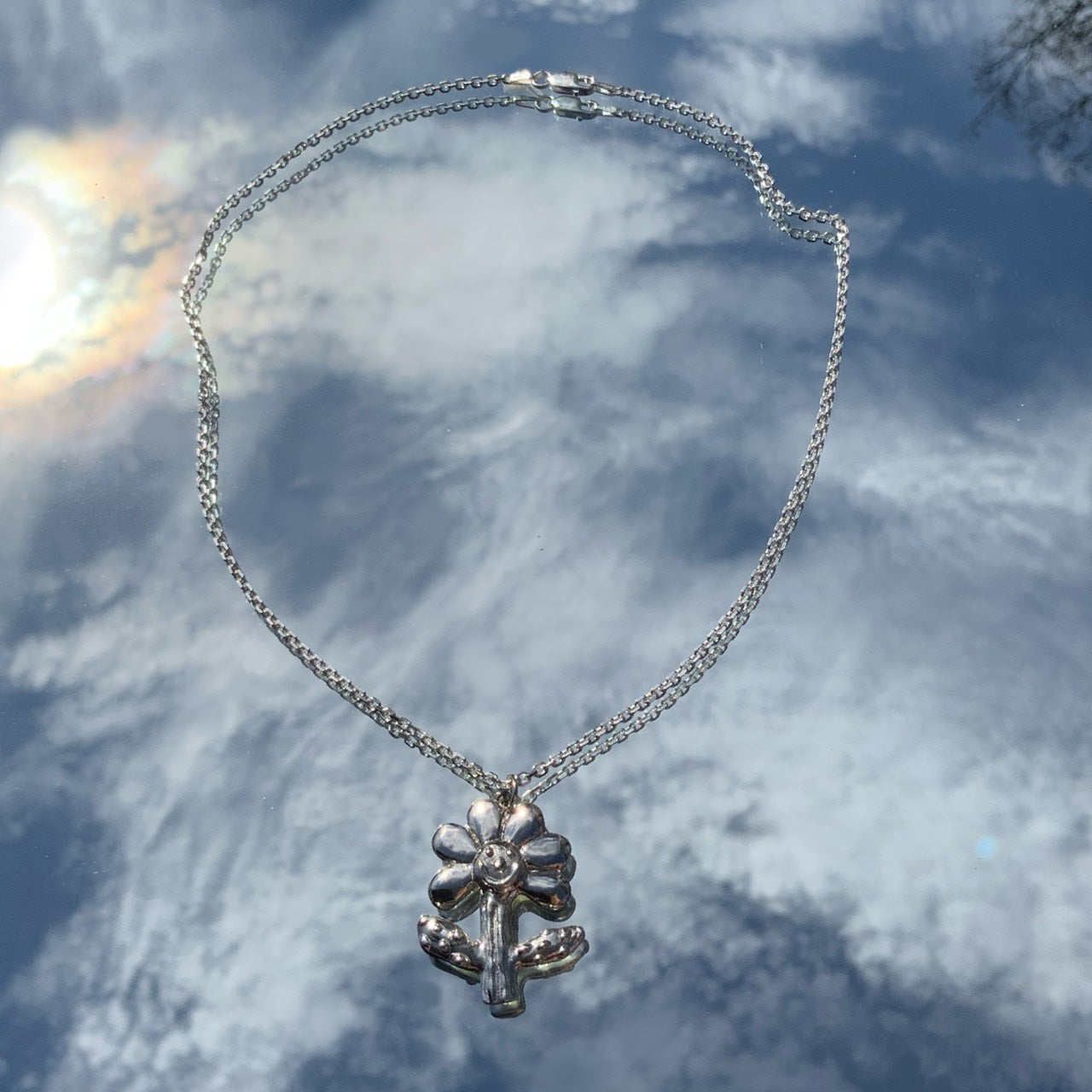 Smile flower with leaves necklace