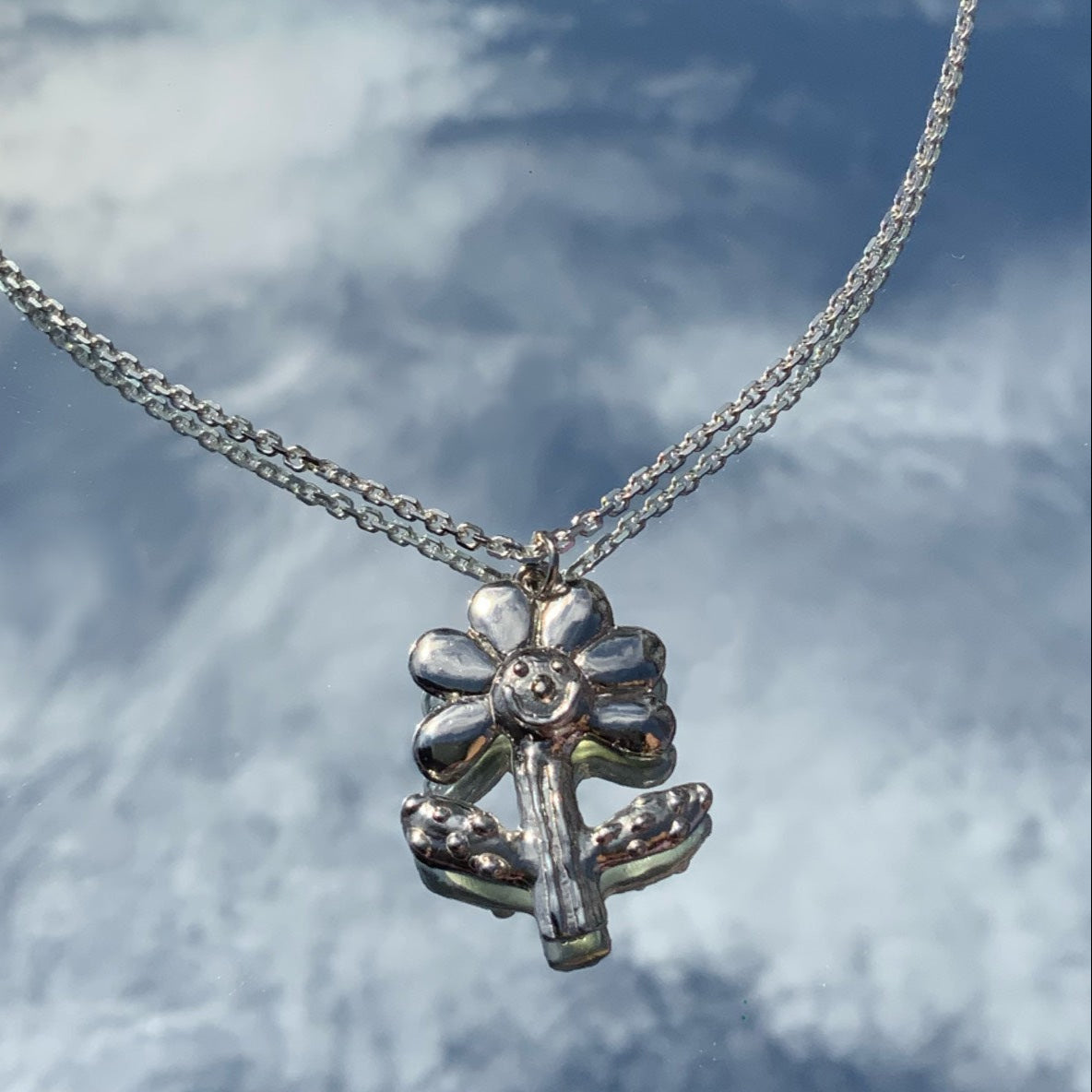 Smile flower with leaves necklace