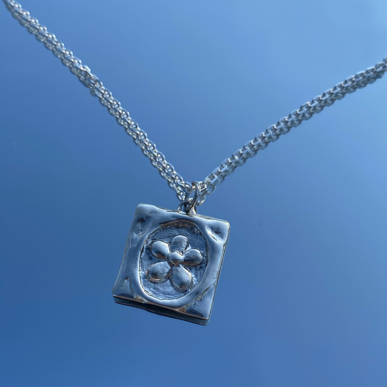 Flower in the frame necklace