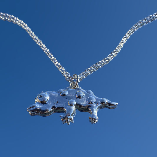 Super cute gecko necklace