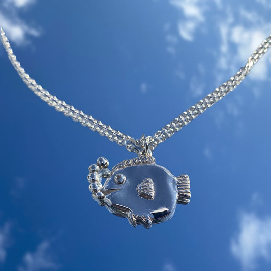 Cute fish by Elia necklace