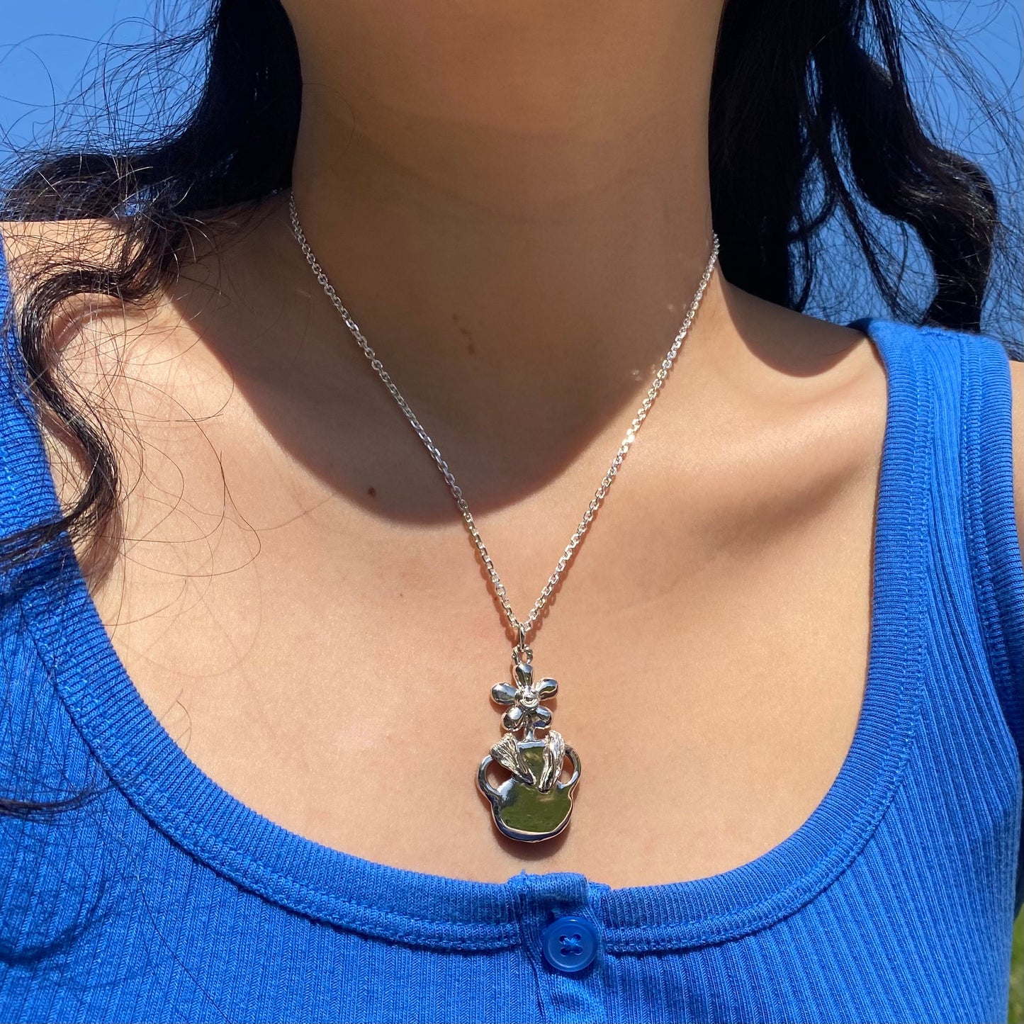 Smile flower vase necklace