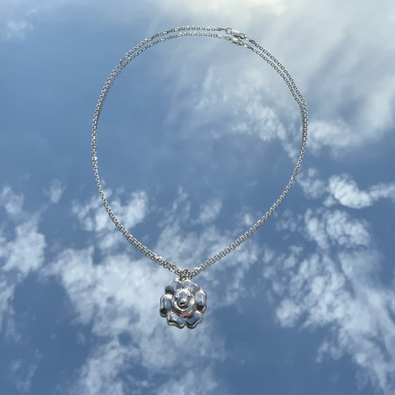 Smile six petals flower necklace